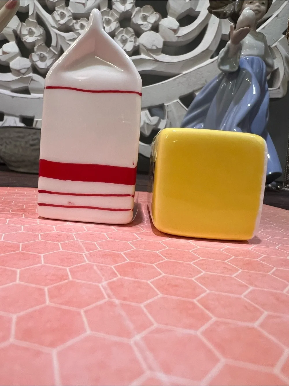 NWT Milk & Butter Adorable Set! Ceramic Set salt n’ pepa shakers
